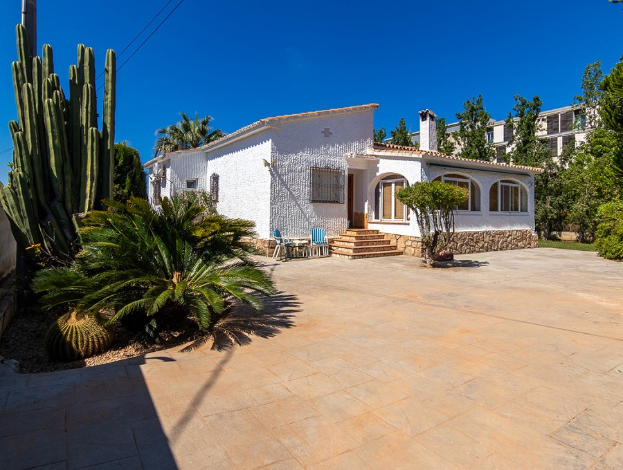 Foto principal Chalet reformado en una sola planta en parcela llana cerca del centro de La Xara