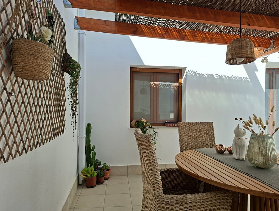 Foto principal Casa adosada reformada con patio interior y solárium en La Pedrera, Dénia