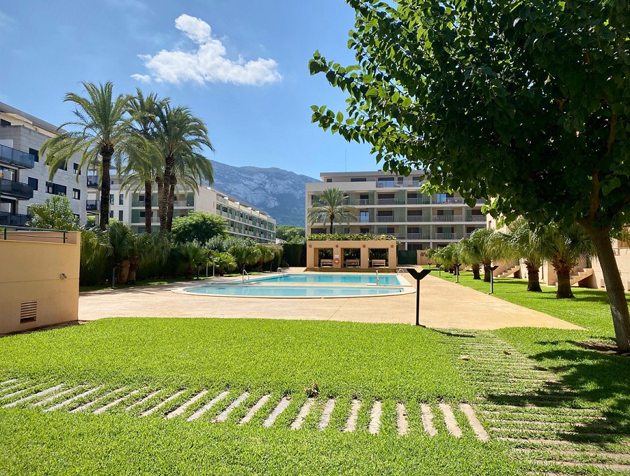 Foto principal Apartamento modernisado con agradable jardín privado cerca del Club Naútico, Denia