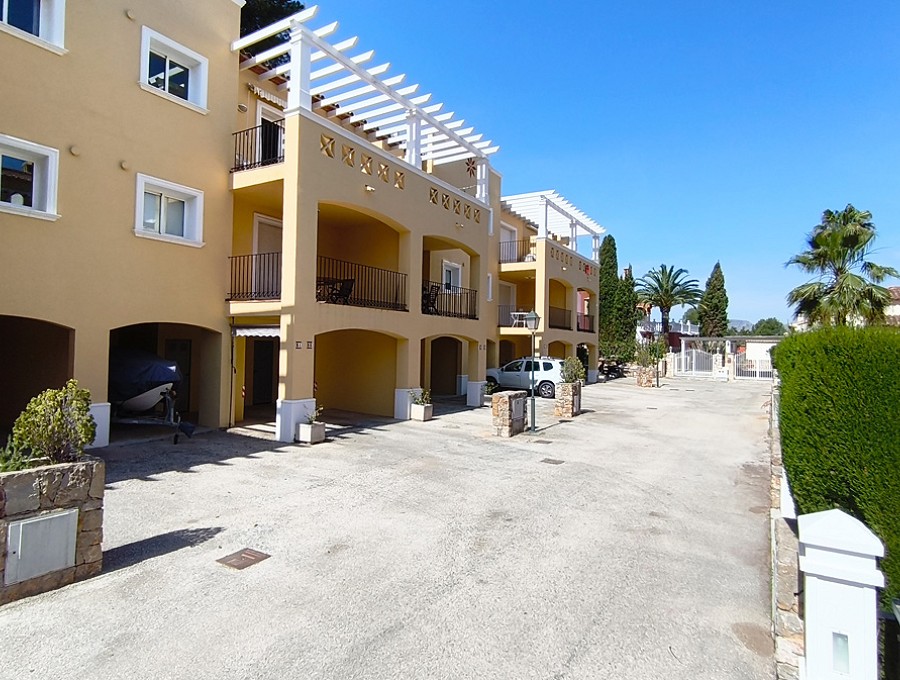 Foto principal Apartamento en última planta con terraza, plaza de aparcamiento y trastero en Los Pinares, La Sella.